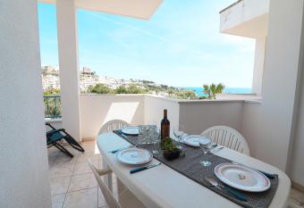 Casa Turritella in Castro sea view sleeps 6 has Balcony rooms