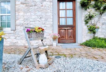 Le G  te de la Gray House allows 18 year olds to book a room