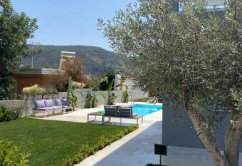 Porto Rafti Dream Complex & Retreat allows 18 year olds to book a room