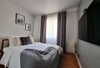 Appartement aux Portes de Paris et 5 minutes du m  tro has Balcony rooms