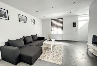 Wauters 75 Bruxelles-charleroi-airport has Balcony rooms