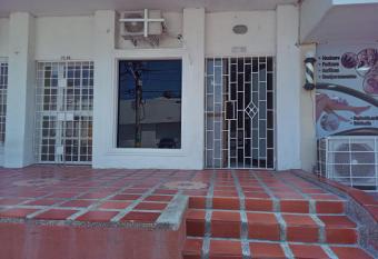 apartaestudio tipo loft allows 18 year olds to book a room