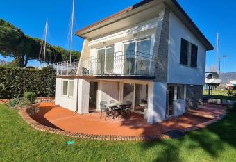 La casa di sasso allows 18 year olds to book a room