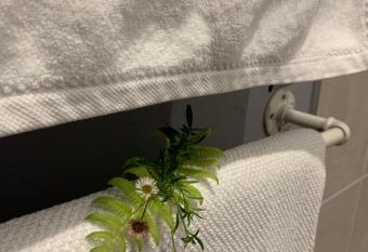 Greenwood Lea Cottage - luxury, romantic cottage has Balcony rooms