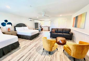 Saltwater Adjacent Trio Suites 301, 302, 303 has Balcony rooms