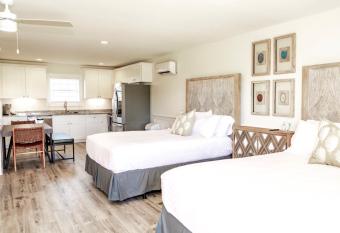 Saltwater Nest Queen Suite 204 has Balcony rooms