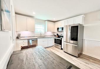 Saltwater Adjacent Suites 204 queen 205 queen has Balcony rooms