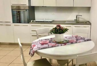 Intero appartamento Milano has Balcony rooms