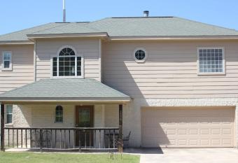 Ranch Retreat at Canyon Lake with Tesla Charger! has rooms with a private hot tub