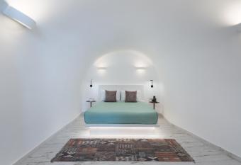 Avenoir one bedroom cave villa has rooms with a private hot tub