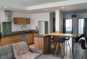 Logement Vichy situ      100m des Thermes plein CV has Balcony rooms