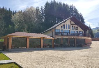 Catunul din Podei Apartamente has Balcony rooms