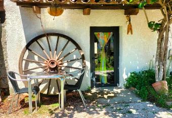 Allotjament rural Cal Xato allows 18 year olds to book a room