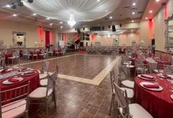 GARZA'S event hall has Balcony rooms