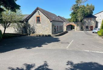 Riverside Lodge has Balcony rooms