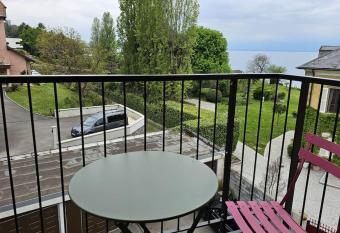 La Grande Mouette has Balcony rooms