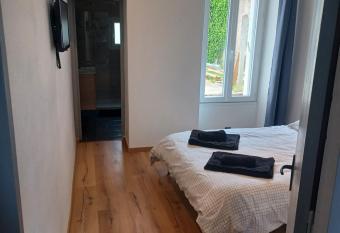 Charmant appartement au calme    P  rigueux allows 18 year olds to book a room