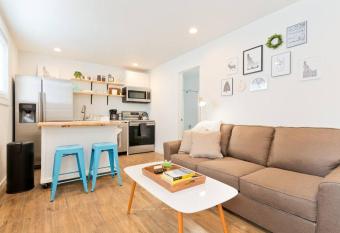 Its Back Krall Casita - downtown private house allows 18 year olds to book a room