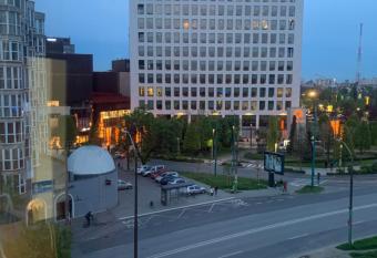 Central Apart has rooms with a private hot tub