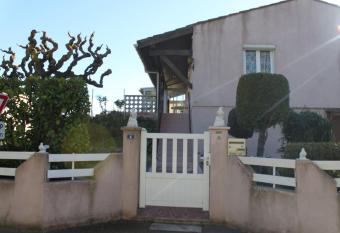 Agr  able maison has Balcony rooms