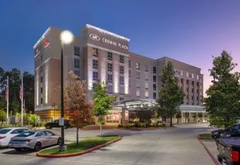 Lakeside Luxury Living has Balcony rooms