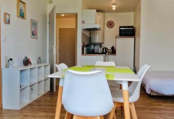 Appartement Cosy Jou  -Les-Tours has Balcony rooms