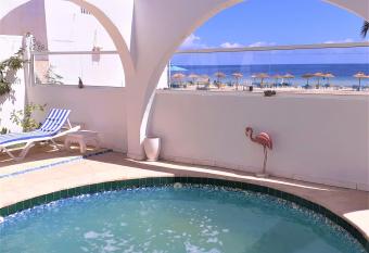 VILLA KIKA ZARZIS, LOCATION CHAMBRES D H  TES en TUNISIE allows 18 year olds to book a room