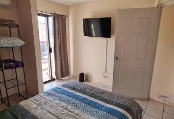 Casa-Gran ubicaci  n. Tv y Wifi. allows 18 year olds to book a room