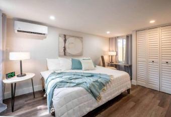 Perfect relaxing getaway! 42 Private Oasis has rooms with a private hot tub