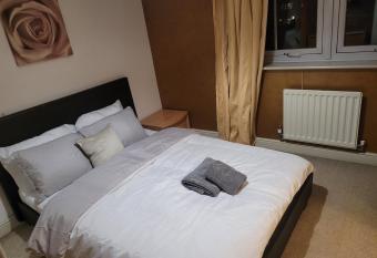 OneFourSeven Place has Balcony rooms