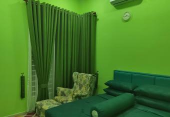 Mocha Homestay Dr. IL allows 18 year olds to book a room