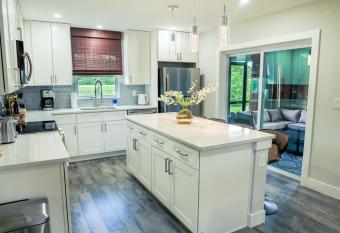 WARM Mineral Spring 3BD 2BA home has Balcony rooms