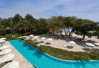 Luxury 2 bedrooms Bolongo Punta Mita has rooms with a private hot tub