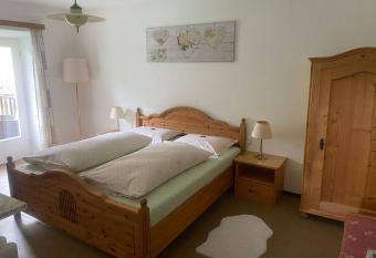 Ferienzimmer am Rosengarten has Balcony rooms