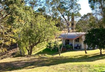 Dam It Getaway 2 Bedroom cabin has Balcony rooms