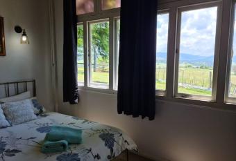 Dam It Getaway 1 Bedroom Shack has Balcony rooms