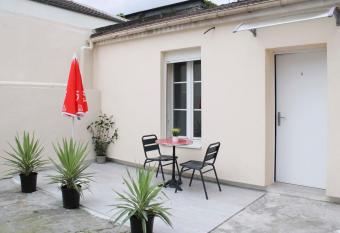 Beautiful apartment of 20 m with terrace has Balcony rooms