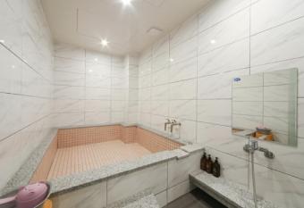 Forest 701 hotel allows 18 year olds to book a room