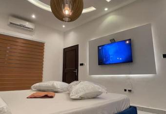 Dj  dj   appartement allows 18 year olds to book a room