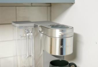 Cowry Acres - 11 Acre Enchanted Retreat, Hot Tub has rooms with a private hot tub