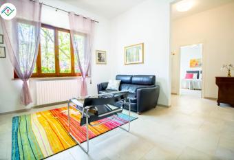 A Casa Di Rosa allows 18 year olds to book a room