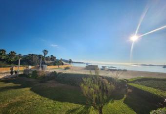 Le Topaze has Balcony rooms