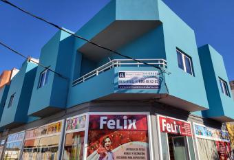 Resort Suites Vecindario allows 18 year olds to book a room