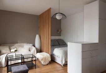 Quiet studio with balcony near downtown has Balcony rooms