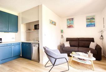 Nice 27m with garden near the beach has Balcony rooms