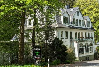 Naturhotel Forsthaus allows 18 year olds to book a room