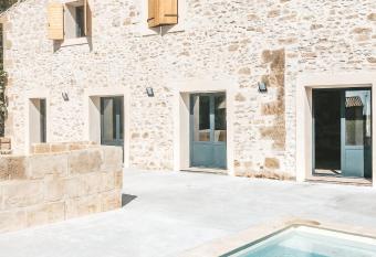 Les Rives du Parc has Balcony rooms