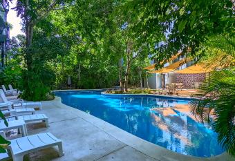 Riviera Home - New 2BR Condo w. big Pool & Jacuzzi has rooms with a private hot tub