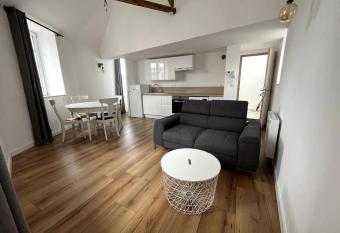 Superbe duplex plein centre allows 18 year olds to book a room