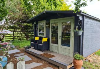 Mulberry Cottage Farm allows 18 year olds to book a room